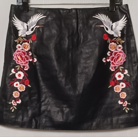 FOREVER 21 Women's Black Faux Leather Mini Skirt With Embroidered. L - Picture 6 of 11